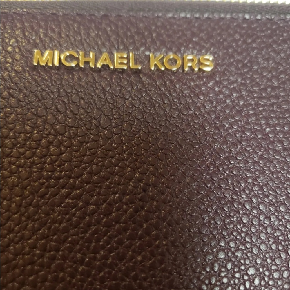 Micheal Kors purple wallet - Picture 3 of 4